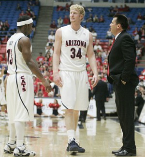 UA guard Nic Wise, left, and forward Chase Budinger talk with interim head coach Russ Pennell during a break in a win over NAU. 