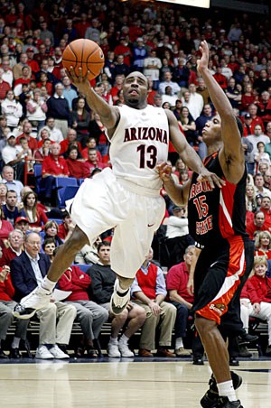 Arizona guard Nic Wise drives in for a layup past Oregon State guard Seth Tarver during the Wildcats 76-63 win Jan. 3 in McKale Center. Wise and forward Bret Brielmaier returned to practice yesterday after both were out with injuries.