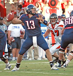 Senior quarterback Kris Heavner rears back to throw in Arizonas 17-10 loss to Oregon State Saturday at Arizona Stadium. Heavner, who made his first start since 2004, may be in competition for the quarterback job soon as redshirt senior Adam Austin and sophomore Willie Tuitama get closer to returning. 