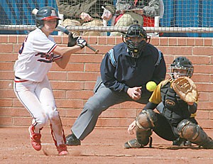 UA center fielder Caitlin Lowe watches a pitch during the No. 2 Wildcats 8-7 win over Missouri yesterday at Hillenbrand Stadium. Arizona swept the three-game series while Lowe hit .700 (7-for-10) with nine steals in as many attempts, eight runs scored and four RBIs.