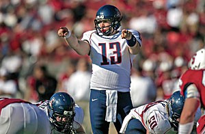 Arizona quarterback Kris Heavner calls out an audible during the second half of Arizonas 20-7 win over Stanford at Stanford Stadium. Heavner was named the starting quarterback for the Oregon State game and will make his first start since 2004 after transferring to Baylor and back to Arizona.