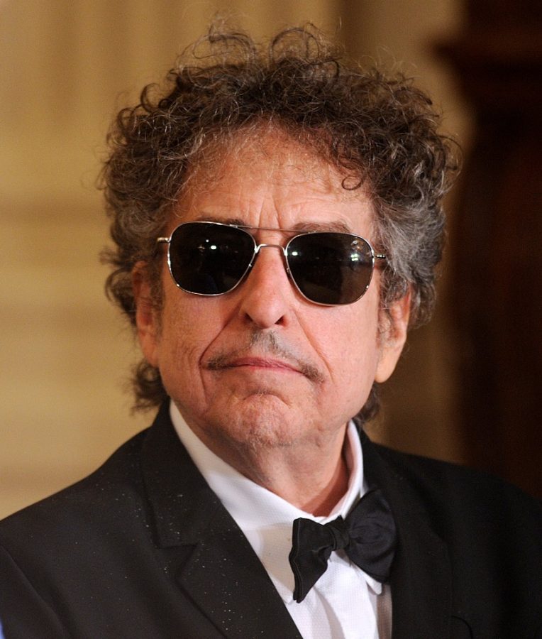 Rock+legend+Bob+Dylan+looks+on+during+the+Presidential+Medal+of+Freedom+ceremony+at+the+White+House+in+Washington%2C+D.C.%2C+Tuesday%2C+May+29%2C+2012.+%28Olivier+Douliery%2FAbaca+Press%2FMCT%29