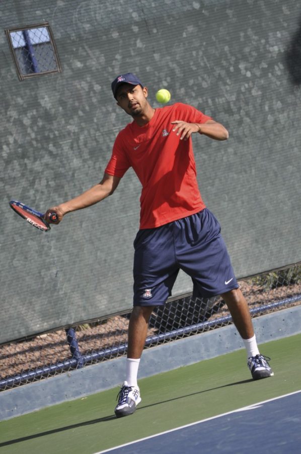 Alex+Kulpinski+%2F+Arizona+Daily+Wildcat%0A%0AUA+Tennis+newest+addition%2C+Sumeet+Shinde%2C+practices+his+volley+at+the+Robson+Tennis+Center+last+year.