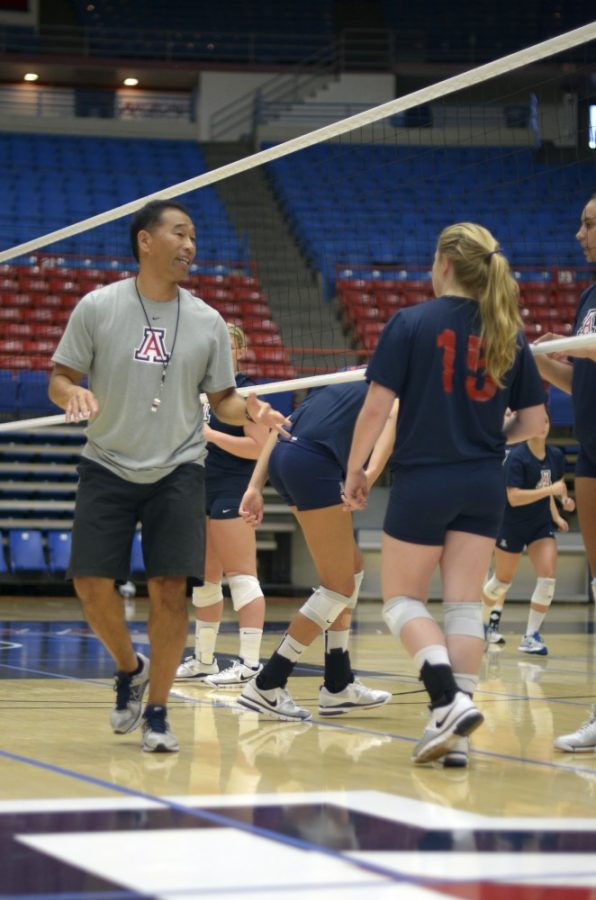 Colin+Prenger%2FArizona+Daily+Wildcat%0A%0ADave+Rubio%2C+coach+of+the+UA+volleyball+team%2C+instructs+during+practice+on+Aug.+29%2C+2012.
