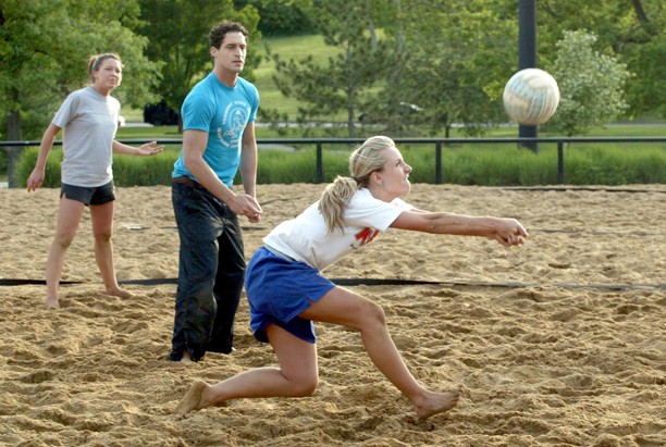 Erica Pohlman and Ralph Perez watch as Samantha Pieper, foreground, digs for the ball during league sand volleyball at Steinberg Skating Rink Wednesday, May 17, 2006 in St. Louis, Missouri. (J. B. Forbes/St. Louis Post-Dispatch/KRT)
