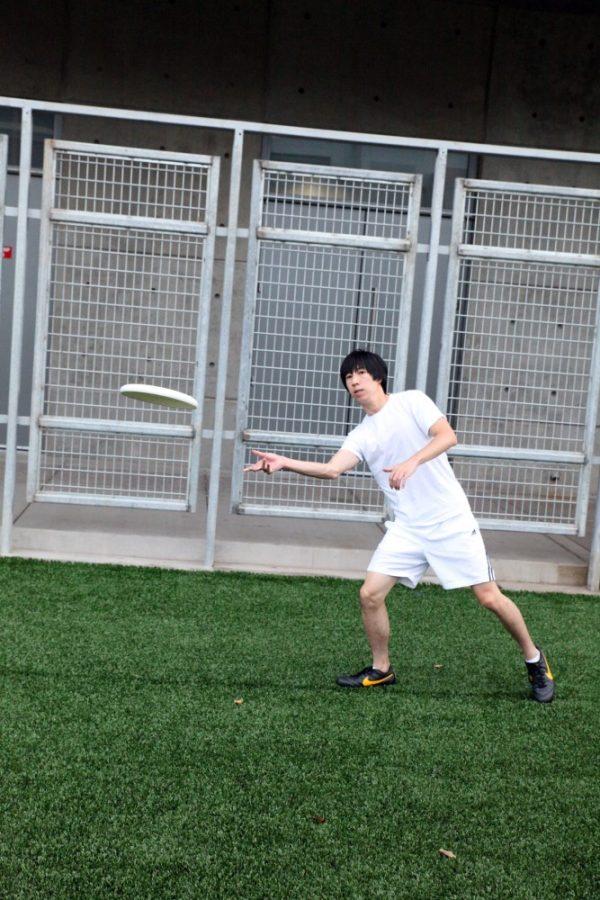 Shane Bekian // The Daily Wildcat

Hung Wang, Computer Science Freshman, tosses a frisbee to one of his teammates during the Ultimate Frisbee Clubs practice on Tuesday. 