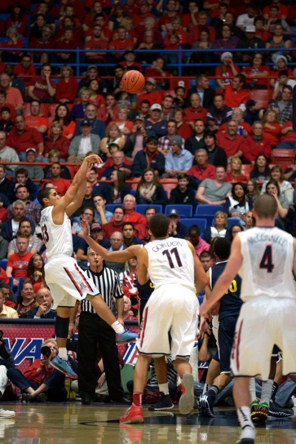 Tyler+Baker%2F+Daily+Wildcat%0A%0AUA+junior+guard+Nick+Johnson+shoots+infront+of+the+three+point+line+during+the+UA+vs.+NAU+basketball+game+at+McKale+Monday.