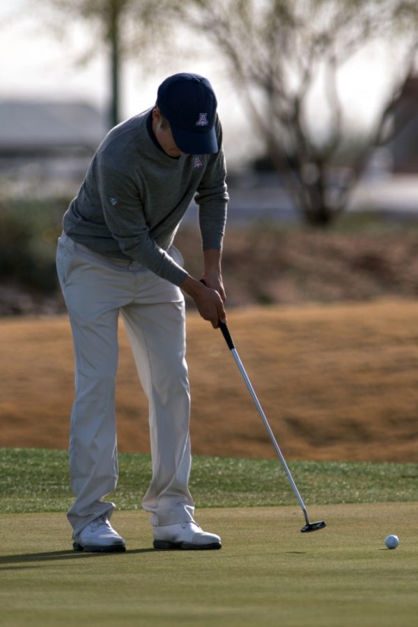 Carlos Herrera / The Daily Wildcat

Alex McMahon puts at the Arizona Intercollegiate gold tournament on Monday. McMahon finished in 17th place. 