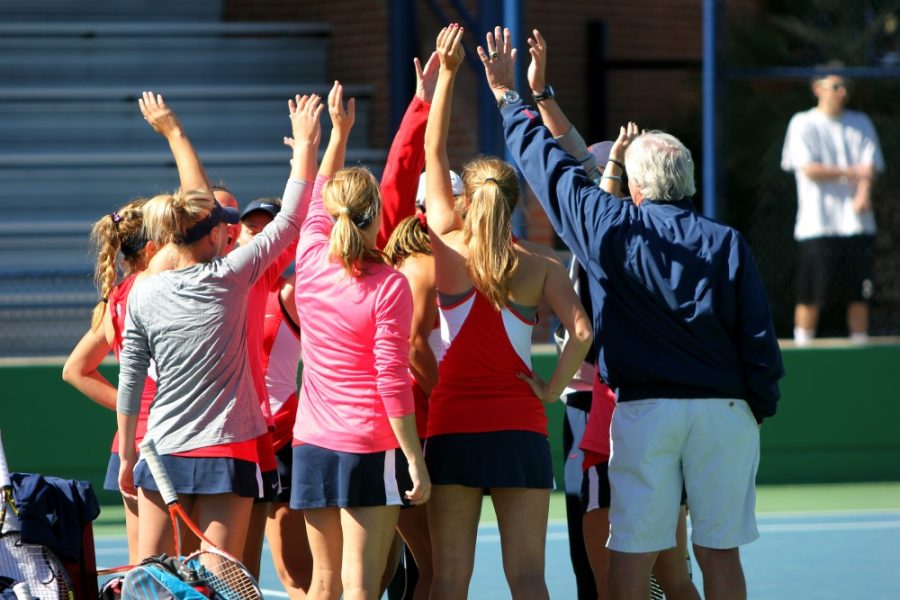The+womens+tennis+team+celebrates+after+winning+6-1+against+San+Francisco+at+LaNelle+Robson+Tennis+Center+on+Sunday%2C+Feb.+2.