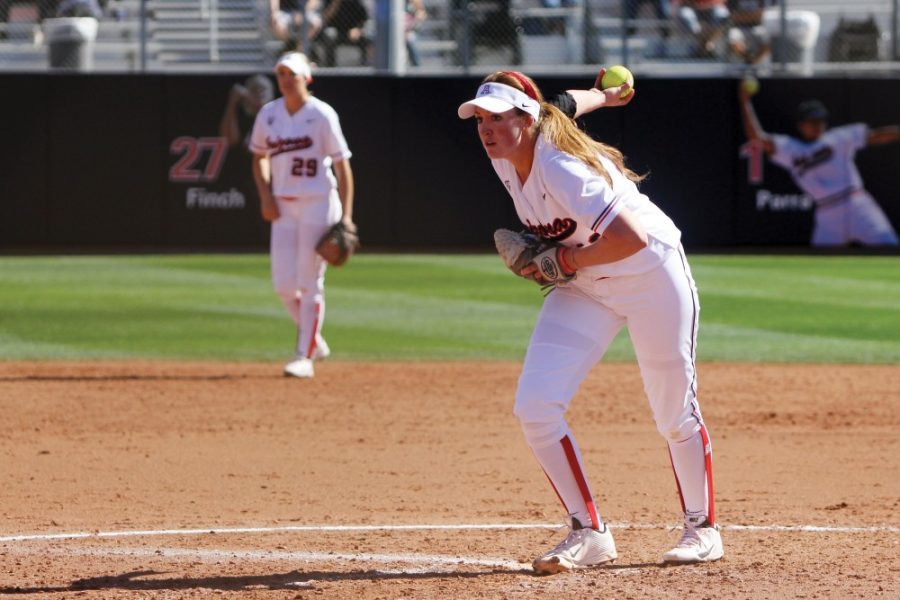 Savannah+Douglas%2F++The+Daily+Wildcat%0A%0AKenzie+Fowler+gave+it+four+runs+and+took+the+loss+on+Saturday+at+ASU.+However%2C+on+Sunday+she+earned+a+save+in+Arizonas+6-5+10-inning+win+over+the+Sun+Devils.+