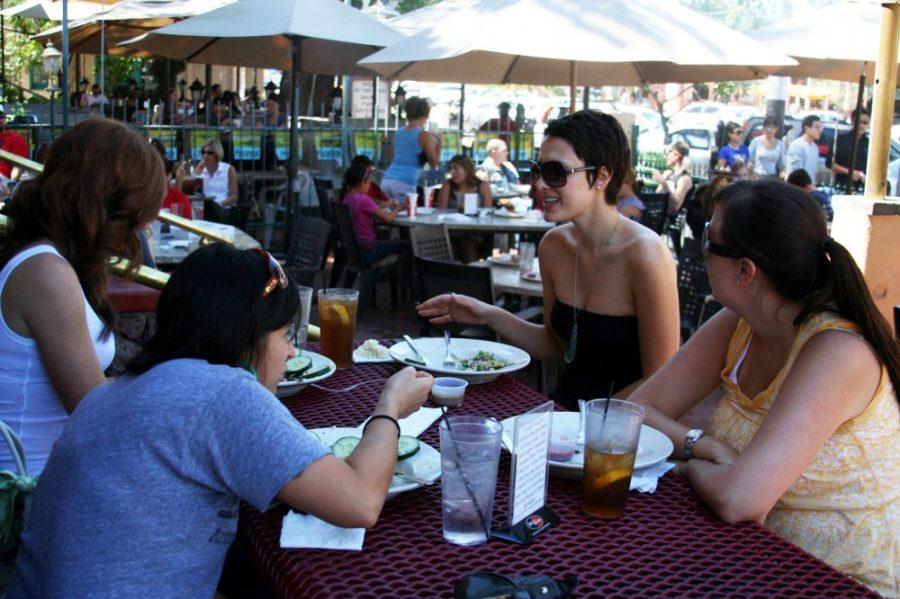 Roxana Vasquez  / Arizona Daily Wildcat

UA alumni Gretchen Anderson, right, Kara Piepmeyer, Shannon Pidd, and Genevieve Gamboa eat lunch at noon at the Frog & Firkin on University Blvd., Monday, September 1, 2008. The friends enjoy living the UA campus. Every year the city of Tucson grows with new students from out of state attending the university. 
