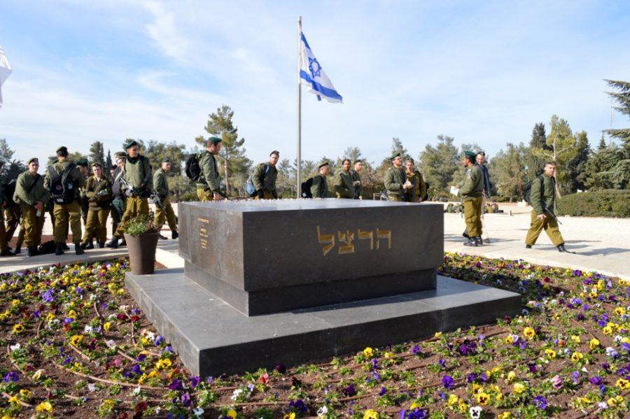 Courtesy+of+Leah+CresswellIsraeli+Soldiers+at+the+top+of+Mount++Herzl%2C+the+cemetery+for+the+fallen+soldiers+of+Israel.+Two+UA+students++have+made+the+decision+to+move+to+Israel+and+fight+in+the+military++there.