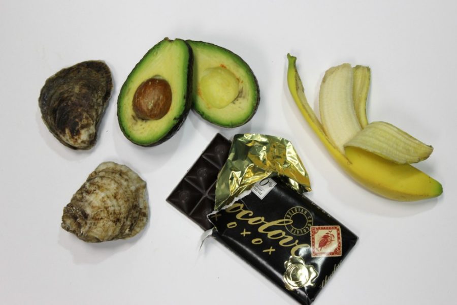 Photo+Illustration+by+Kyle+Hansen+%2F+The+Daily+Wildcat%26%23160%3BOysters%2C+avocados%2C+bananas+and+dark+chocolate+are+all+aphrodisiacs.+Aphrodisiacs+are+foods+that+can+supposedly+heigten+libido+when+eaten.