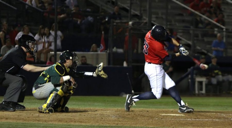 Arizona+baseball+outfielder+Zach+Gibbons+%2823%29+hits+the+ball+during+Arizonas+9-5+victory+over+Oregon+on+Saturday+at+Hi+Corbett+Field.+Gibbons+and+the+Wildcats+have+moved+into+the+national+rankings+with+the+weekend+sweep+over+Oregon.