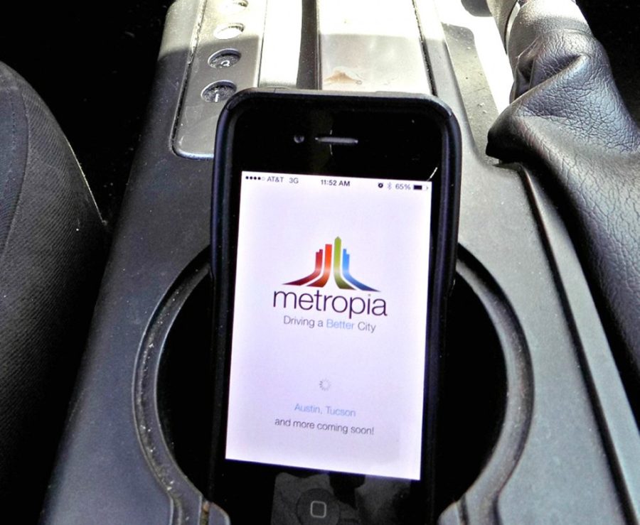 A Tucson driver uses the Metropia app during their daily communte. The app incentivizes commuters to make better informed travel choices, which helps manage the traffic flow in a city.