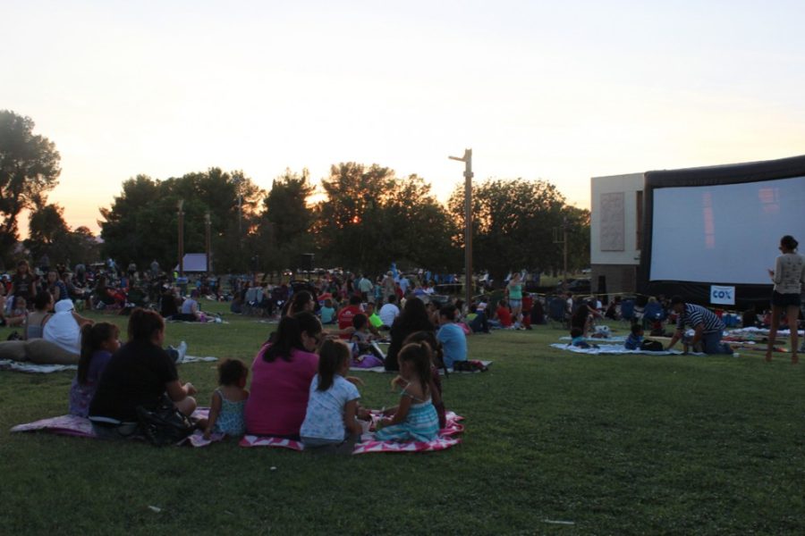 Javi+Perez+%2F++Arizona+Summer+WildcatFamilies+wait+for+the+sun+to+go+down+to+watch+Shrek+at+Cox+Communications+Movies+in+the+Park+at+Reid+Park+on+Friday%2C+June+19.