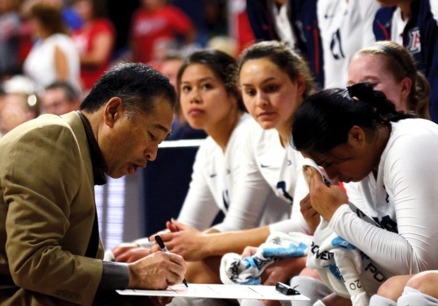 Arizona volleyball head coach Dave Rubio, left, draws up plans with his team while playing Oregon on Sunday, Sept. 27 in McKale Center. Rubio is 13-7, 3-5 Pac-12 Conference in his 24th season with the Wildcats.