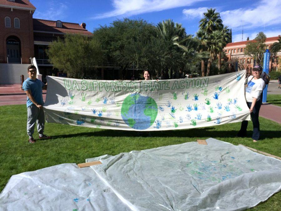 Students+gather+on+the+UA+Mall+on+Monday%2C+Nov.+23%2C+to+create+a+banner+for+the+UA+delegation+to+the+United+Nations+Climate+Change+Conference+being+held+in+Paris+this+week.