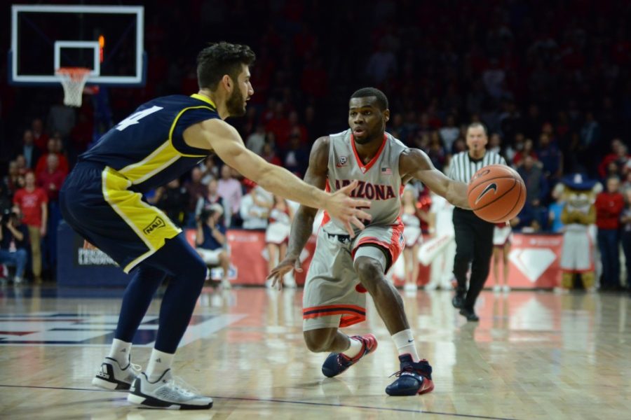 Arizona+guard+Kadeem+Allen+%285%29+moves+to+pass+to+a+teammate+in+McKale+Center+playing+against+Northern+Arizona+on+Wednesday%2C+Dec.+16.