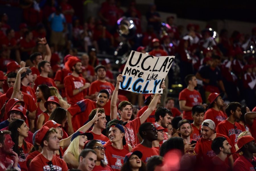 Arizona+fans+cheer+on+the+wildcats+during+their+56-30+loss+to+UCLA+on+Sept.+26%2C+2015.+Arizona+coach+Rich+Rod+signed+a+defensive+heavy+recruiting+class+for+2016-2017+on+Tuesday.