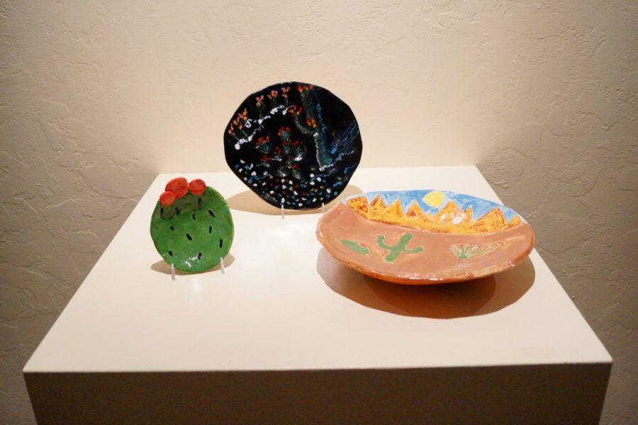 Plates on display at the opening reception og “Plating the Desert” on March 8.