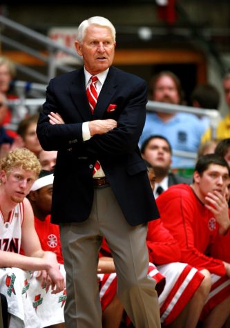 Retired Arizona basketball coach Lute Olson watches his players in 2007. Olson's coaching apprentices include Steve Kerr and Josh Pastner.