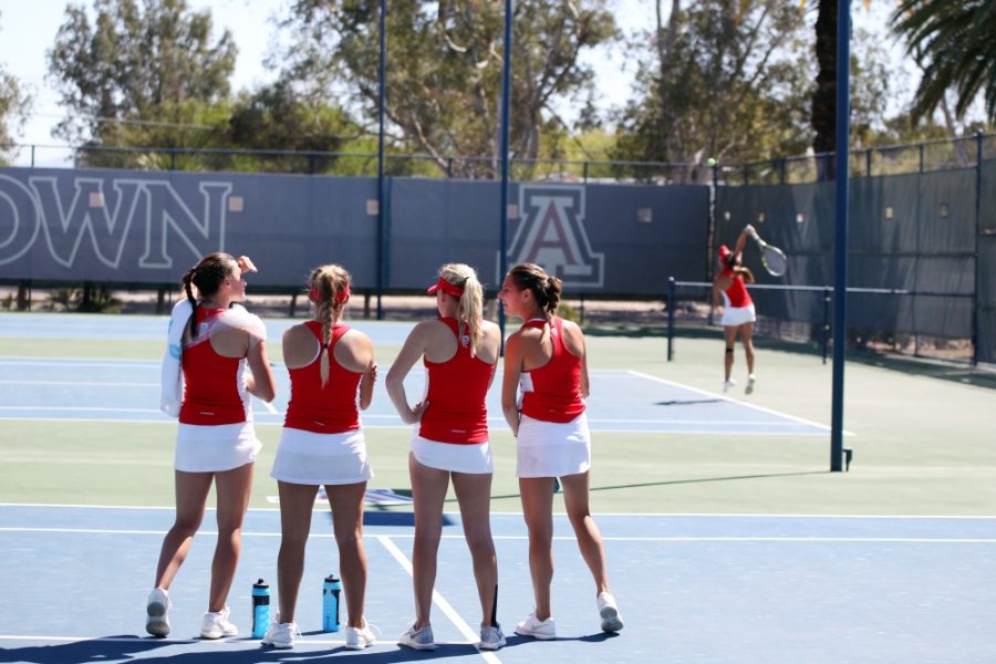 Arizona+tennis+athletes+convene+during+a+teammates+match+on+March+26+against+Sacramento+State.+The+womens+tennis+team+has+one+final+home+match+against+ASU+on+Saturday.