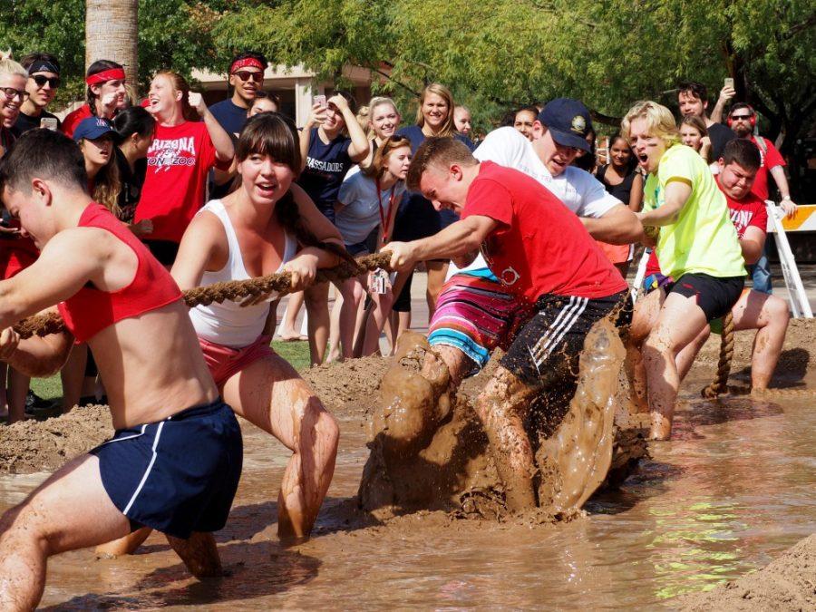 Freshman Class Council battles Primus in a tug-o-war on the UA Mall on Wednesday, Oct. 27.