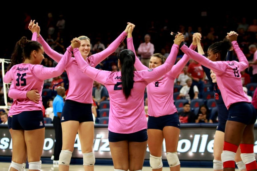 The+Arizona+volleyball+team+huddle+together+hand-in-hand+before+their+final+match+against+Oregon+on+Saturday%2C+Oct.+1+in+McKale+Center.