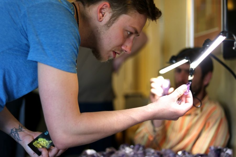 Vendors: Social media could draw students to gem show