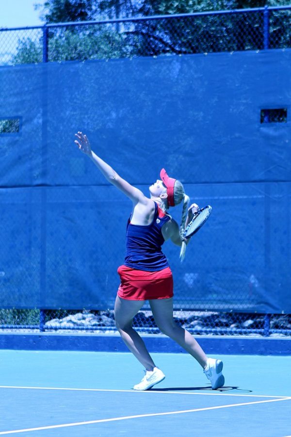 Arizonas+Sophia+Thomas+serves+the+ball+during+the+UA-USC+match+on+Saturday%2C+April+15.+The+Wildcats+fell+to+the+Trojans+5-2.