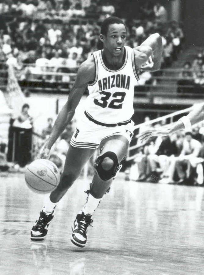 Sean Elliott led the Wildcats to their first Final Four in the '87-'88 season and was selected as Pac-10 Player of the Year.