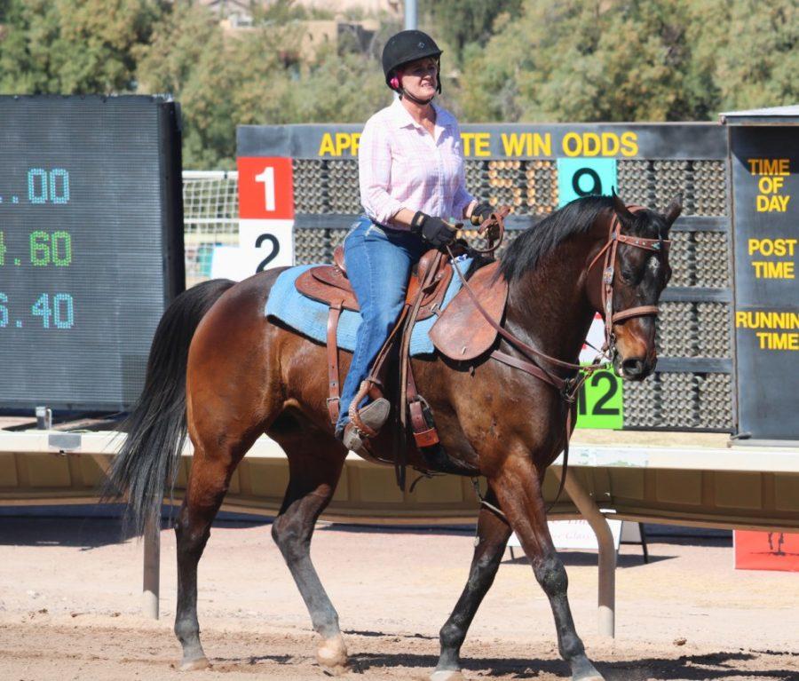 At Rillito Racetracks opening weekend, UA students arent horsing around