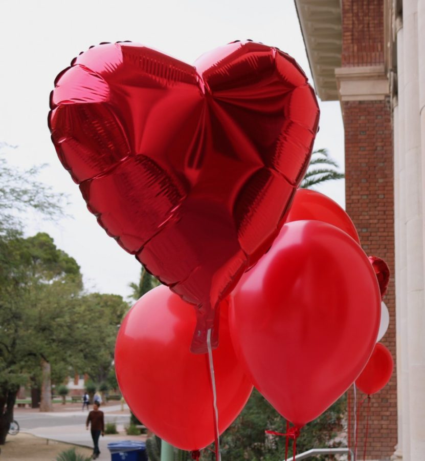 Large+heart-shaped+balloons+float+outside+of+the+Forbes+building+on+the+University+of+Arizona+campus+on+Wednesday%2C+Feb.+14%2C+2018.