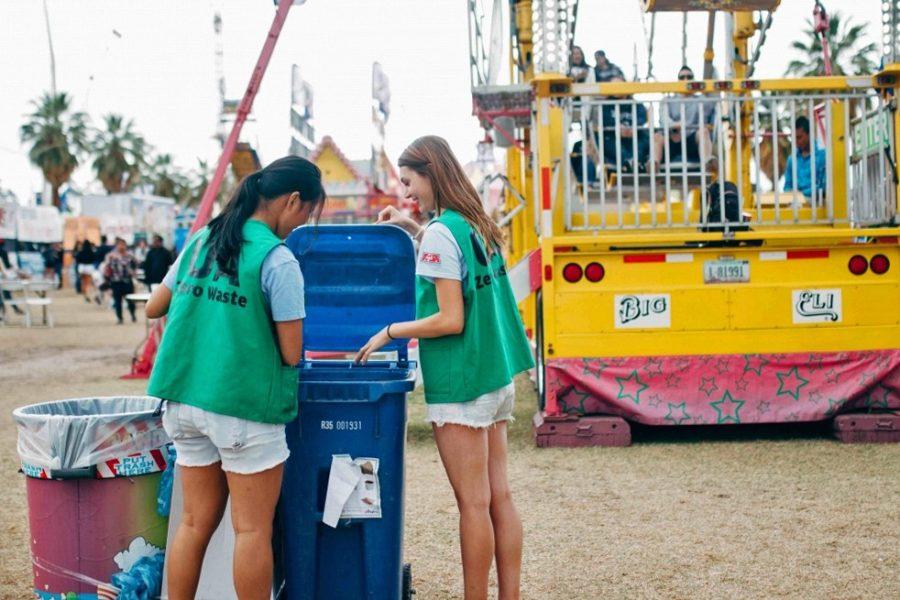 Students for Sustainability members Sarah Bertram and Lia Ossanna collect trash and recycling from Spring Fling on April 10, 2016.