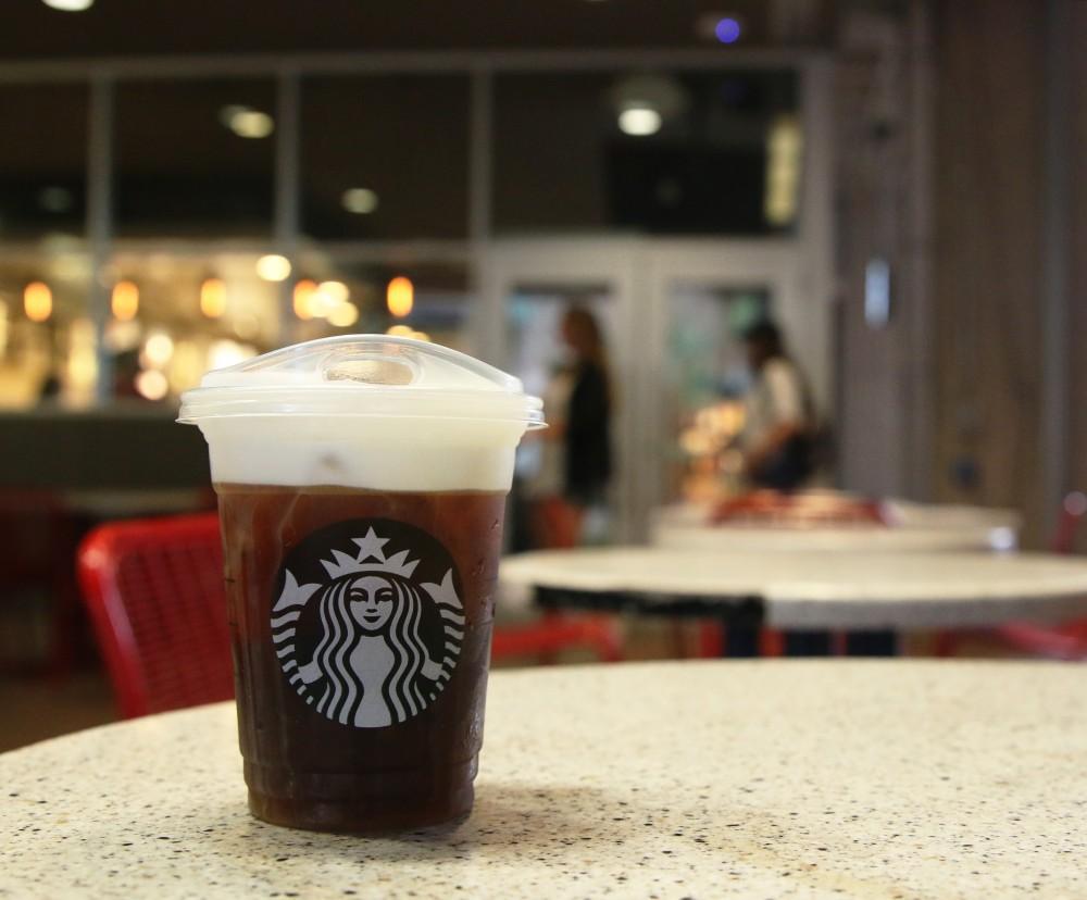 Starbucks to ban plastics straws in all stores by 2020