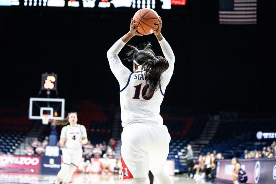 Womens+basketball+forward+Tee+Tee+Stark+%2810%29+throws+the+ball+to+Lucia+Alonso+%284%29+during+the+first+half+of+the+Arizona-Western+game+at+McKale+Center+on+Monday%2C+November+5%2C+2018%2C+in+Tucson%2C+AZ.