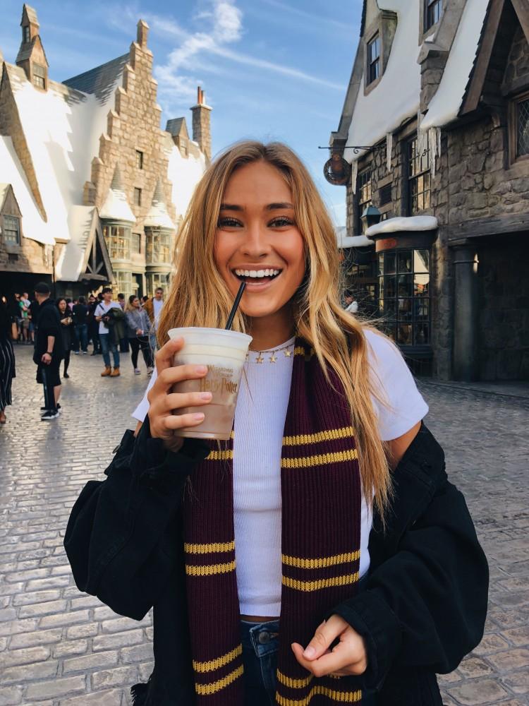 Sophie Cornwell is a model from Chicago studying Spanish, communication and information and eSociety at UA. Her instagram currently has 27,300 followers.