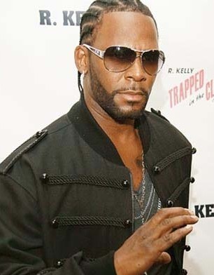 R. Kelly at the premiere of Trapped in the Closet Chapter 13-22

19 December 2007