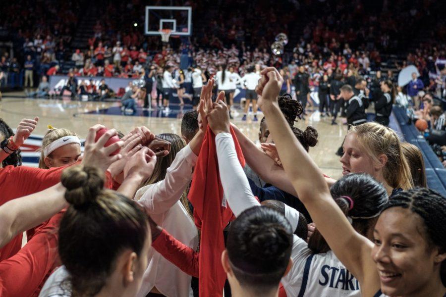 Members+of+the+Arizona+womens+basketball+team+huddle+before+their+game+against+TCU+on+Apr.+3+in+the+McKale+Center.