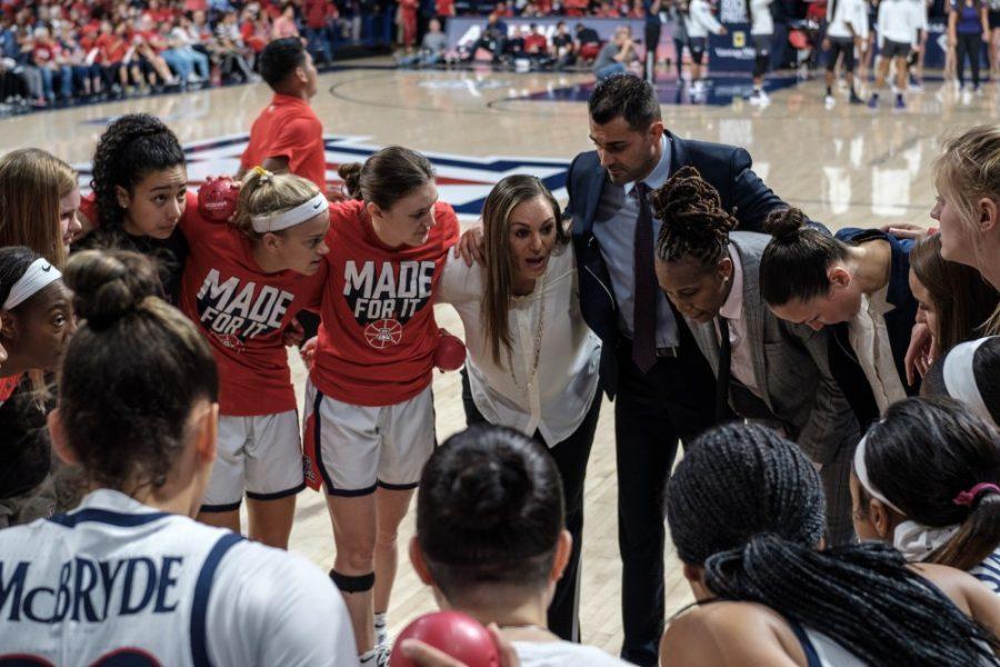 Members+of+the+Arizona+womens+basketball+team+huddle+before+their+game+against+TCU+on+Apr.+3%2C+in+McKale+Center.