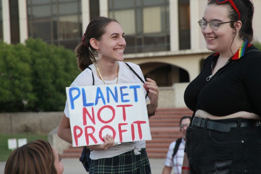 Environmentalists+gather+to+protest+climate+change+in+El+Presidio+Park+in+downtown+Tucson%2C+Arizona.%2C+on+Friday%2C+Sept.+20%2C+2019.%26nbsp%3B