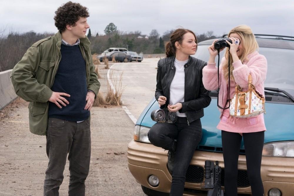  Jesse Eisenberg and Emma Stone alongside franchise newcomer Zoey Dutch in “Zombieland: Double Tap” (2019)