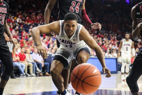 Ira Lee (11) watched as the ball rolls out of bounds.