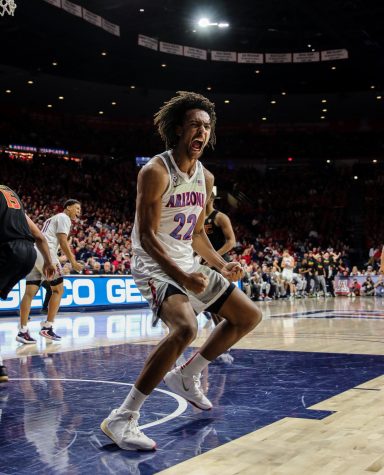 Wildcats continued their winning streak by defeating the USC Trojans 85-80. After tonights big win, Sean Miller was given a ball in celebration of his 400th career win. 