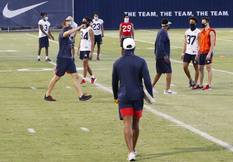 UA football team practicing for the first time in the fall semester since the pandemic at the University of Arizona in Tucson, Ariz., Thursday, Oct. 15, 2020. (Daily Wildcat Photo/Lauren Salgado)