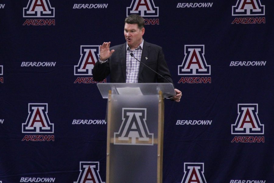 Tommy Lloyd makes his first appearance as the head coach of Men’s Basketball in McKale Center.  Lloyd left his assistant coaching job at Gonzaga to run the program at the University of Arizona.