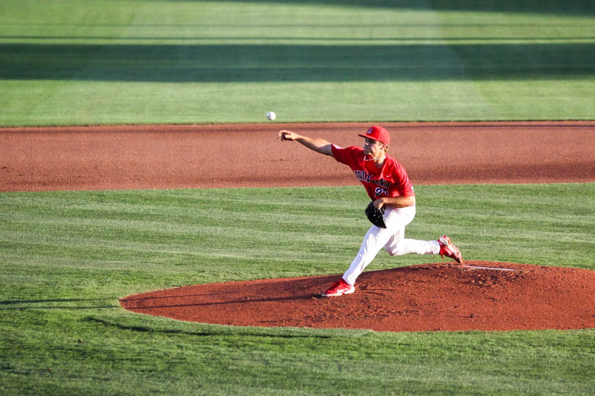 The University of Washington baseball team defeats Arizona 7-1