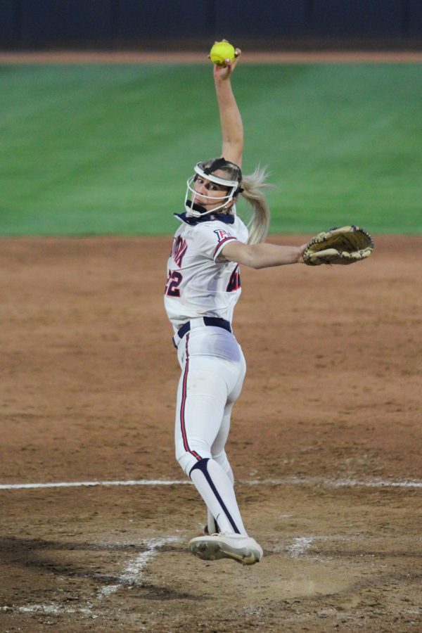 Alyssa+Denham+pitches+during+the+softball+game+on+Friday%2C+April+9+in+Tucson%2C+Ariz.+The+Wildcats+won+11-5.