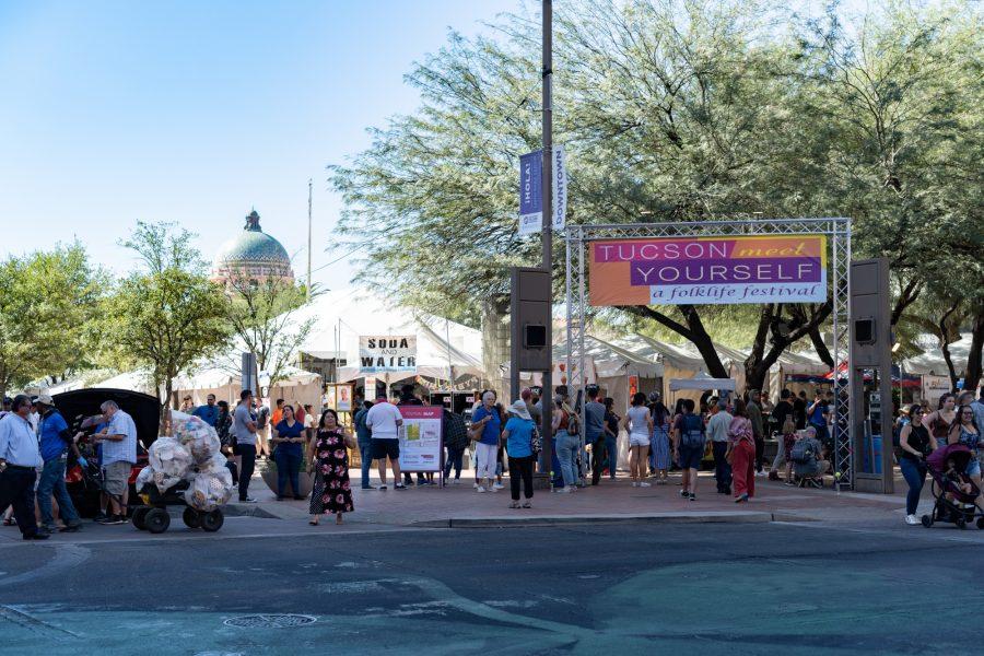 The+Historic+Pima+County+Courthouse+stands+tall%2C+looking+over+the+grounds+of+the+2021+Tucson+Meet+Yourself+Festival+on+Oct.+10.+At+the+eastern+entrance+to+the+festival%2C+patrons+are+greeted+immediately+with+a+band+and+an+opportunity+to+shop+local+artisan+crafts.